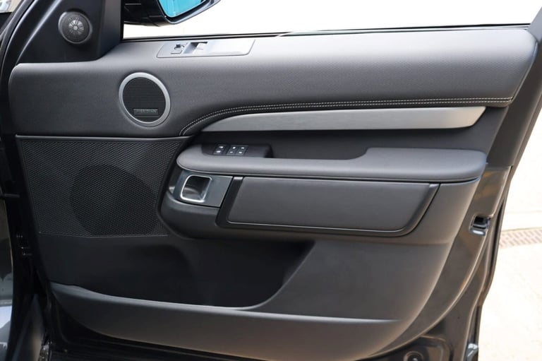 2024 Land Rover Discovery COMMERCIAL DYNAMIC HSE 22 inch wheels deployable towbar wireless charge...