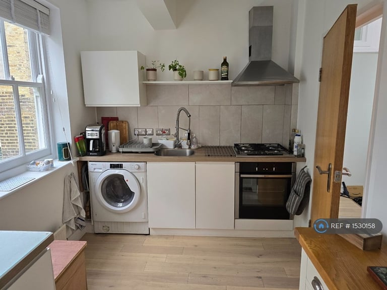 1 bedroom flat in Finborough Road, London, SW10 (1 bed) (#1530158)