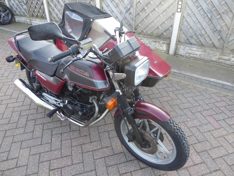 HONDA CB 450 SIDECAR OUT FIT SQUIRE SIDECAR HAD IT STARTS NEEDS A GOOD SERVICE