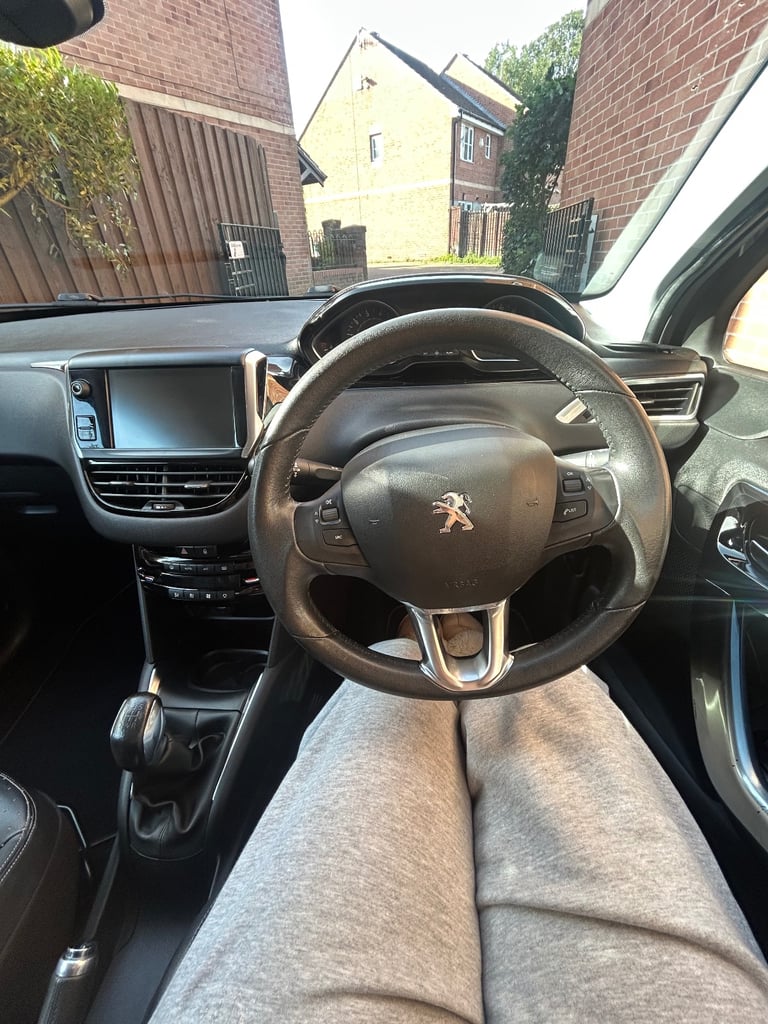 Peugeot, 208, Hatchback, 2013, Manual, 1200 (cc), 3 doors