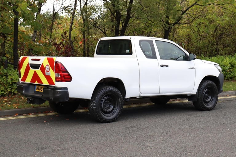 TOYOTA HILUX D4D KING CAB 4X4 PICKUP TRUCK (2017)