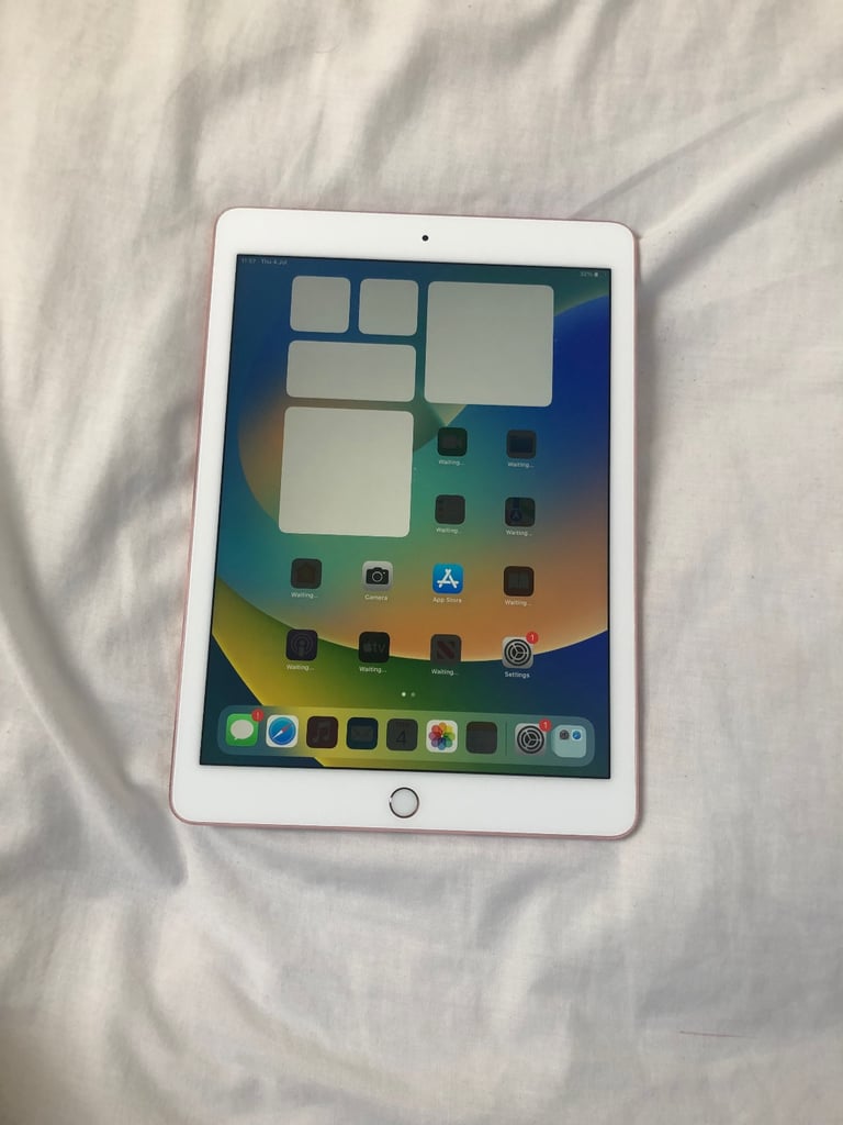 APPLE IPAD PRO 128GB GOOD CONDITION 