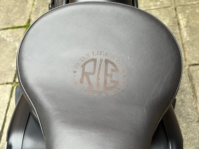 2023 / 23 Royal Enfield CLASSIC 350 £3250 Black 201 miles.