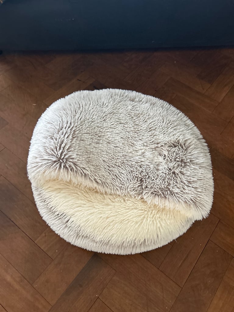 New and unused super fluffy cat bed