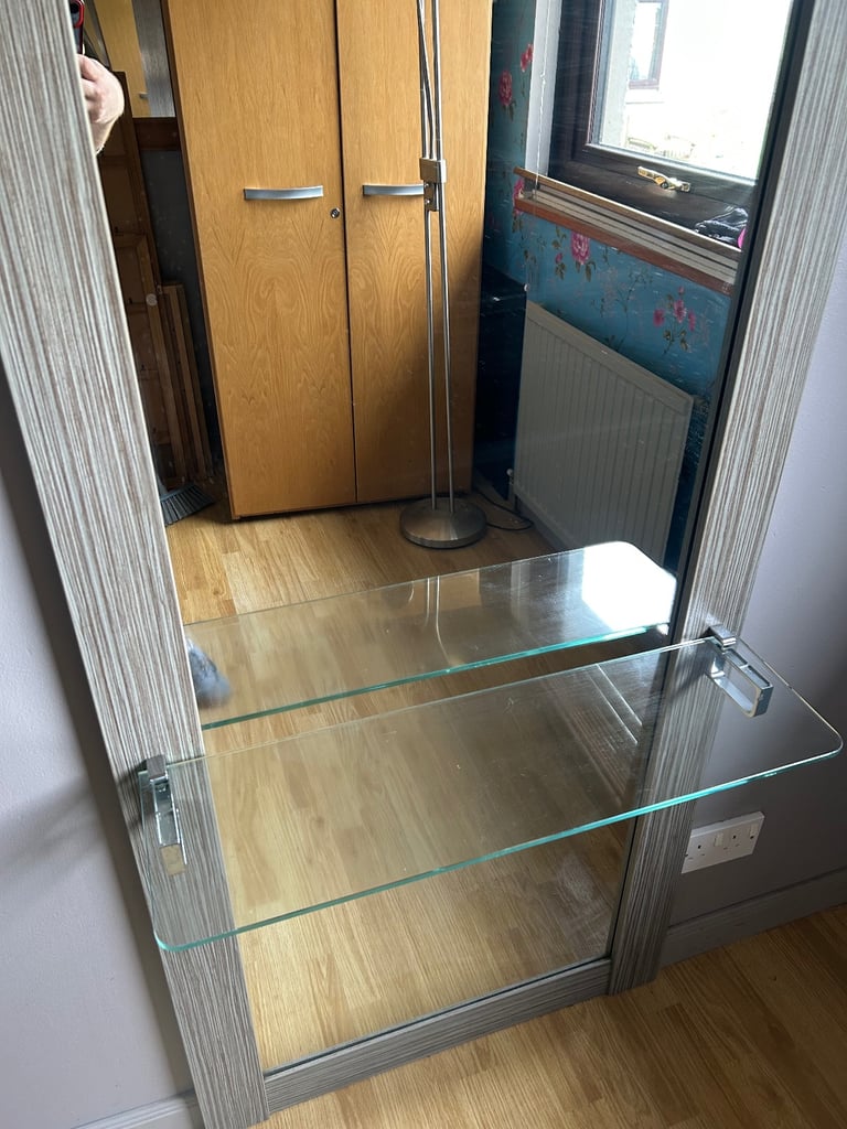 Stying chair and station/ mirror 