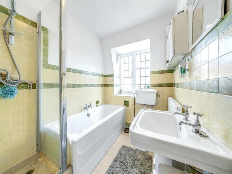 🏠 Bright room available in Mile End 🏠