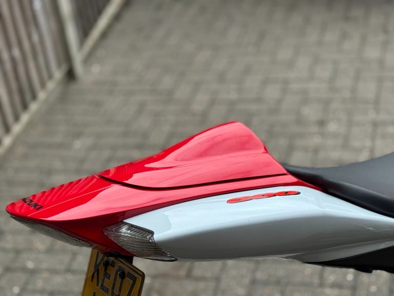 SUZUKI GSXR 600 K7 2007 (07) SUPER SPORT + 14,000 MILES + AKRAPOVIC 