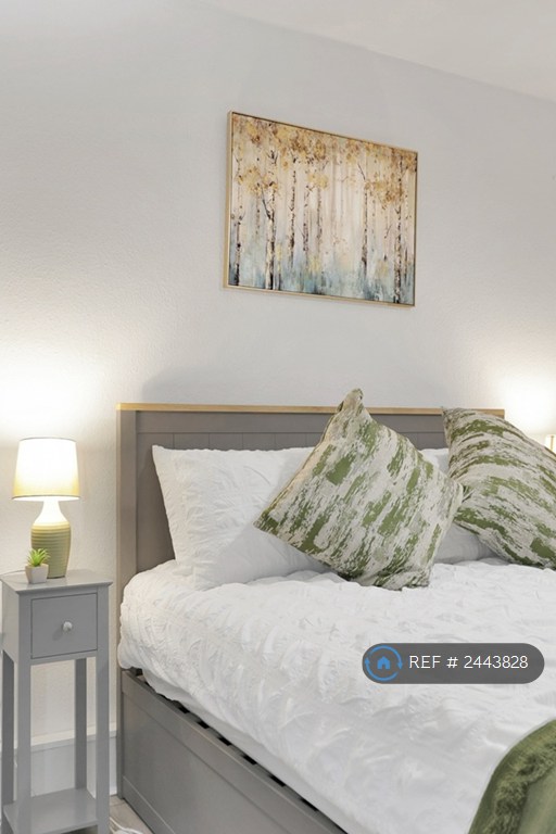 1 bedroom flat in Highbury Grove Court, London, N5 (1 bed) (#2443828)