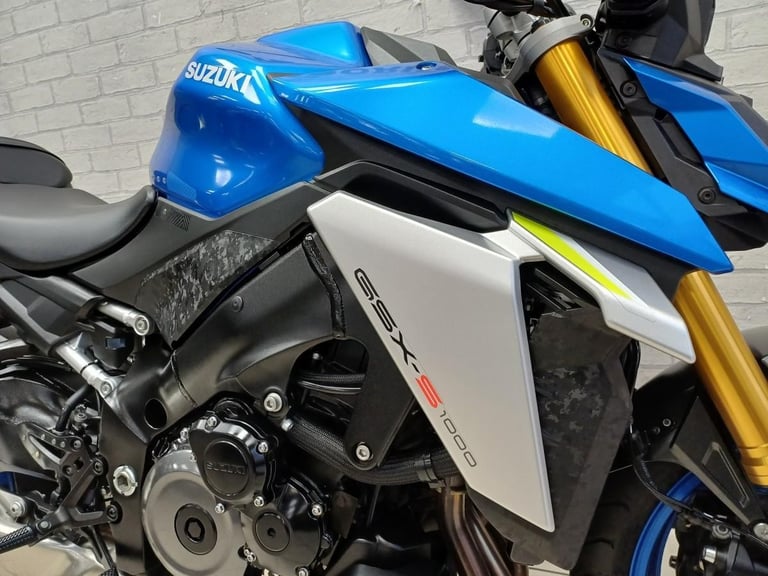 Suzuki GSXS1000   22 plate  only 6615 miles  full service history  delivery p...