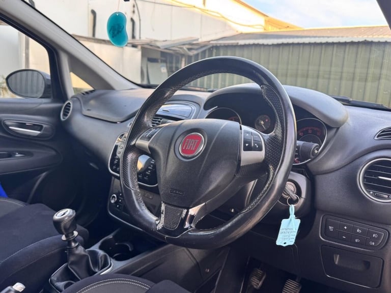 2014 Fiat Punto 1.4 Jet Black II Euro 6 (s/s) 3dr Hatchback Petrol Manual