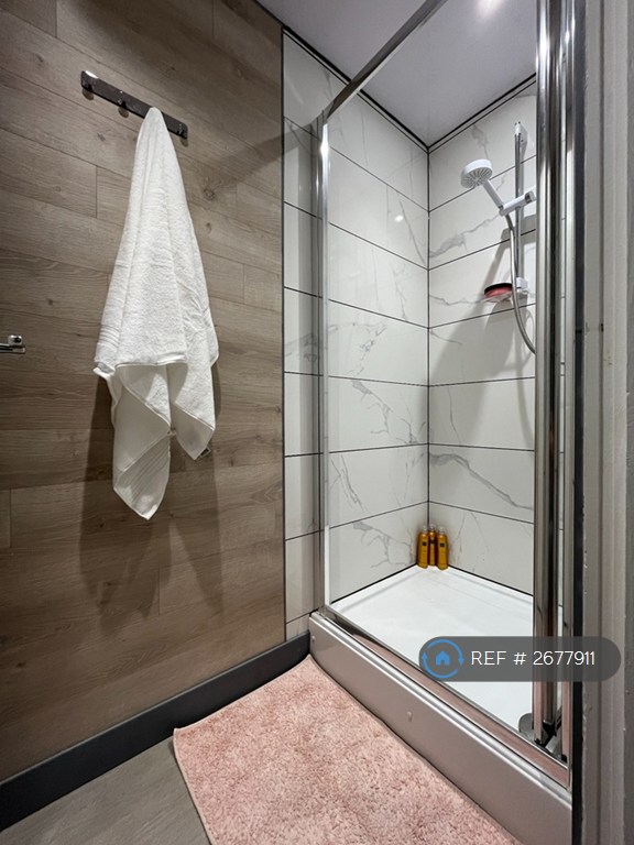 7 bedroom house in Garmoyle Road, Liverpool, L15 (7 bed) (#2677911)