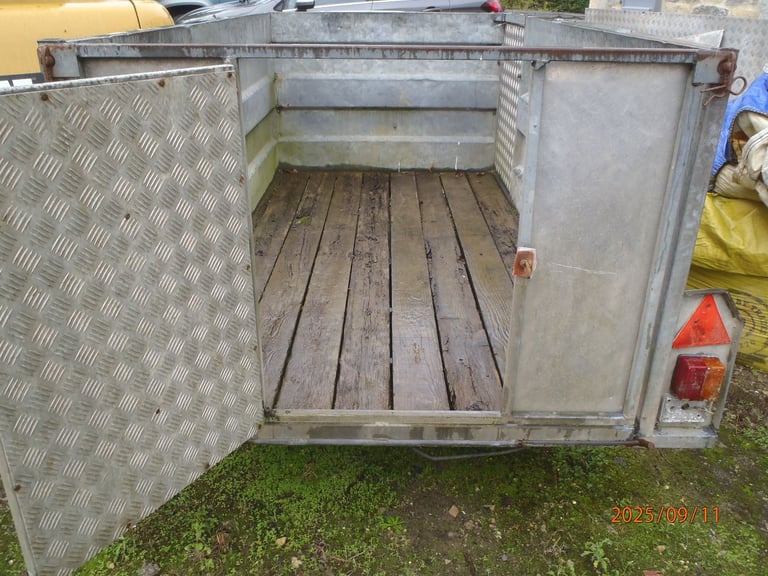 Single axel unbraked trailer 