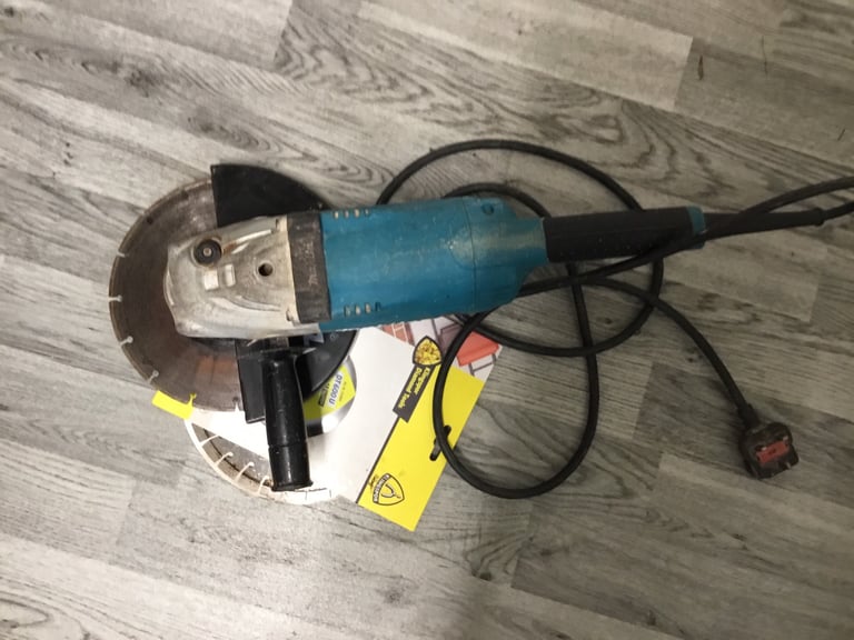 Makita ga9020 angle grinder disc cutter | in Midhurst, West Sussex | Gumtree
