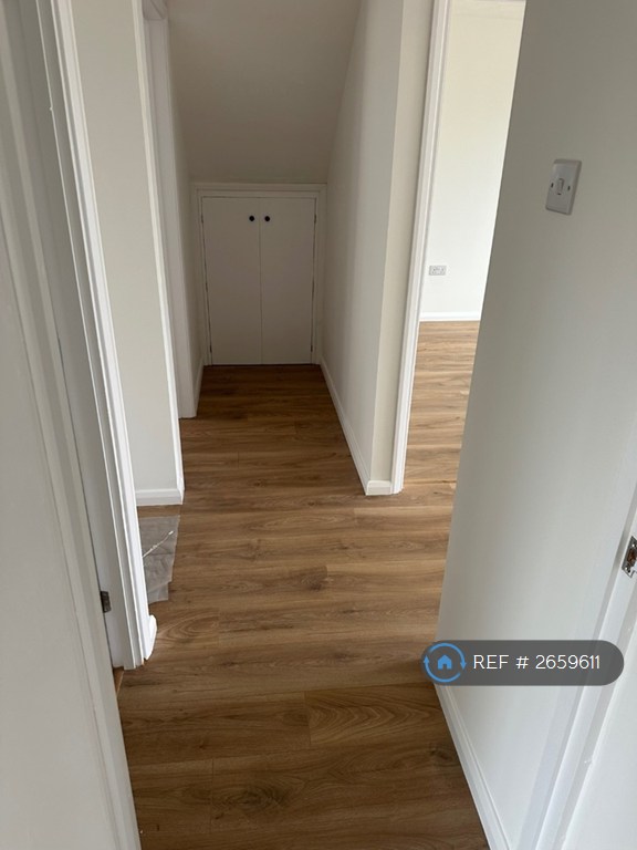 2 bedroom flat in Edinburgh Cresent, Bourne, PE10 (2 bed) (#2659611)