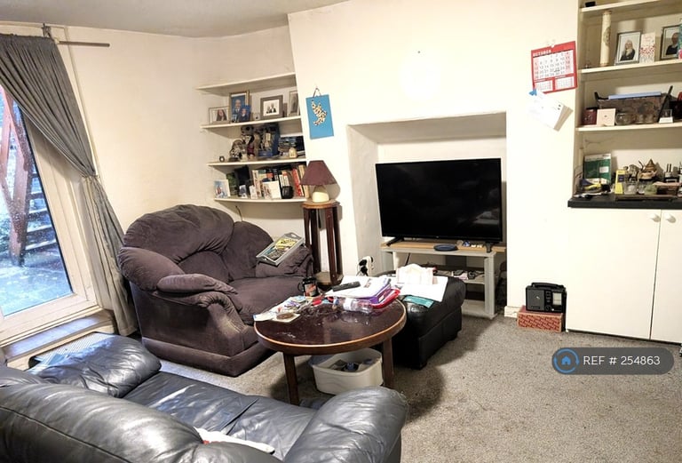 2 bedroom flat in Eastbrook Place, Dover, CT16 (2 bed) (#254863)