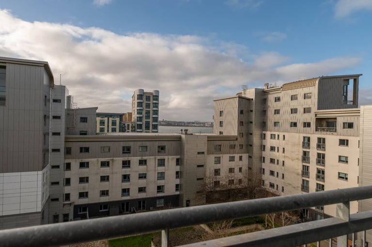 FLAT SHARE: DOUBLE ROOMS for let within remarkable, 4 bed, new-build flat with large roof terrace