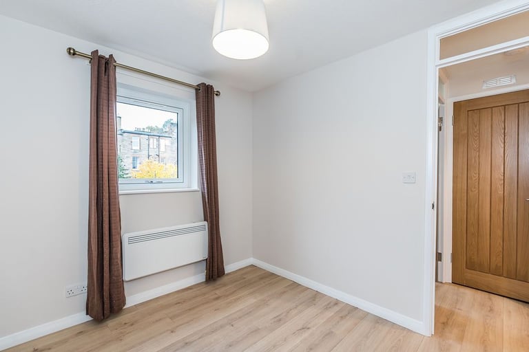 Contemporary, 2 bedroom flat in Morningside, with flexible furnishings – available NOW