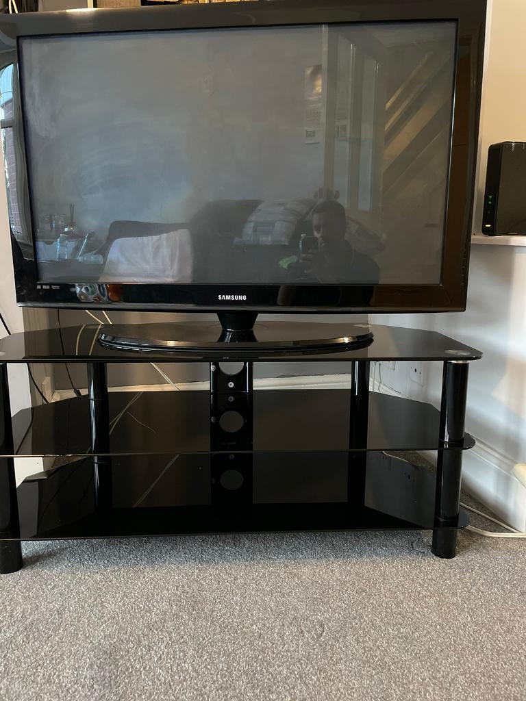 42 inch Samsung tv with stand 