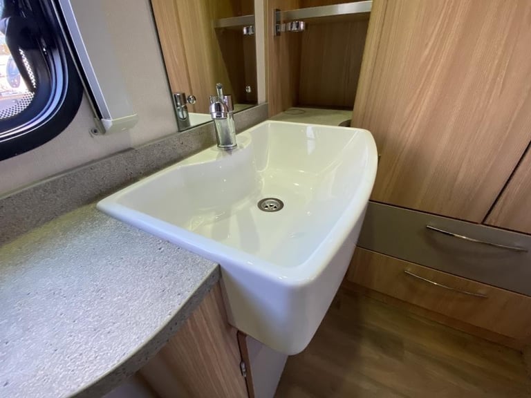 2015 COACHMAN VISION 450/2 DESIGN EDITION LUXURY CARAVAN