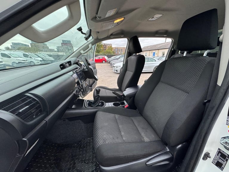 2019 Toyota Hilux Active D/Cab Pick Up 2.4 D-4D PICK UP DIESEL Manual