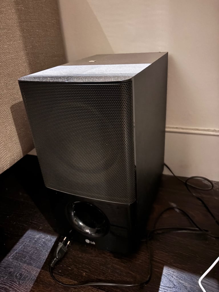 LG soundbar with wireless subwoofer