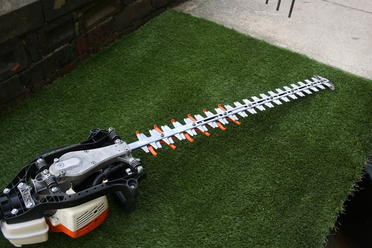 2021 Stihl HS82RC  Petrol hedge trimmers 30” blades, excellent condition, just serviced