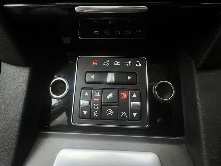 LAND ROVER DISCOVERY 4 3.0 SD V6 HSE 2015