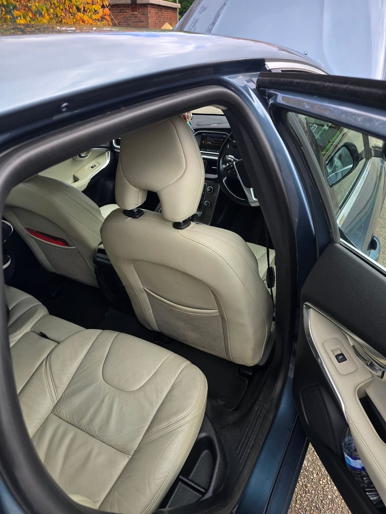 Volvo, V40, Hatchback, 2012, Semi-Auto, 1984 (cc), 5 doors