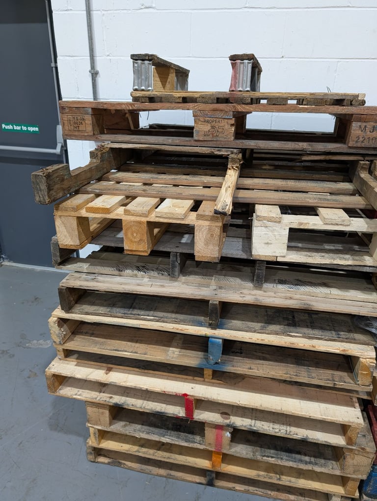 free pallets for burning / upcycling