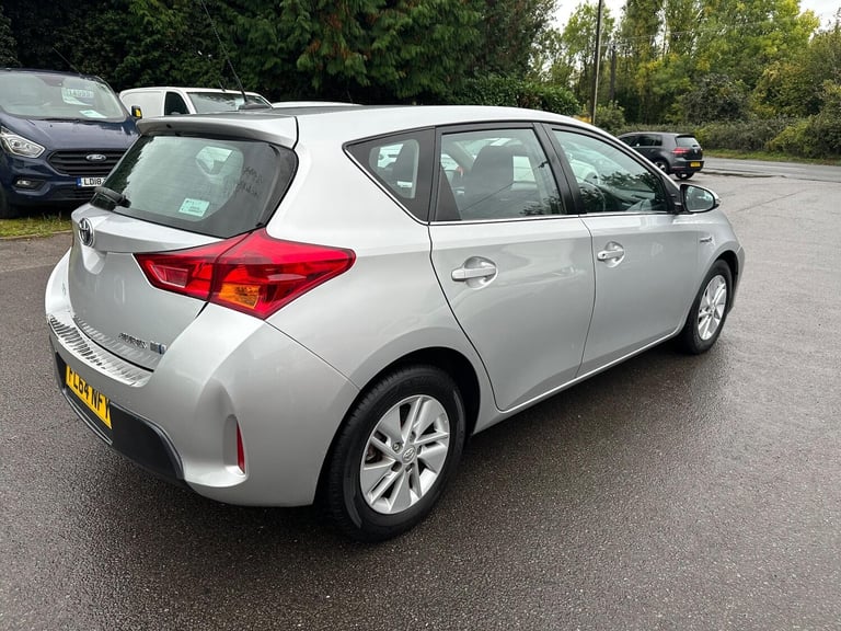  Toyota Auris 1.8 VVT-h Icon CVT Euro 5 (s/s) 5dr Petrol/Electric Hybrid Automatic