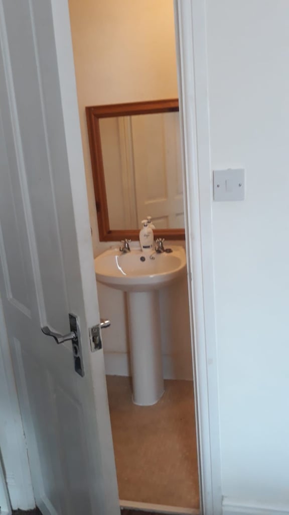 Spacious & Cosy Ensuite Room for Rent M19 2DU