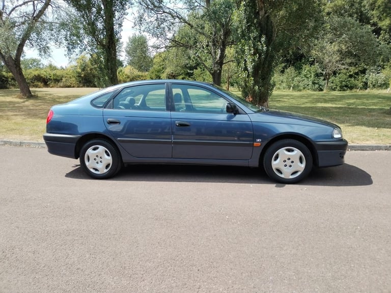 PRACTICAL CLASSIC TOYOTA AVENSIS GS 1.8 PETROL GENUINE 33K FSH 10 MOT TOW BAR