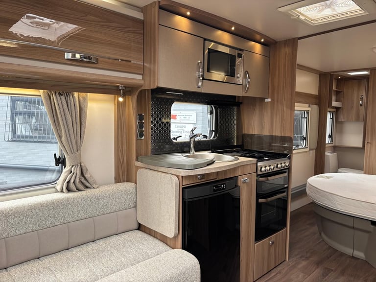 2020 Swift Fairway Platinum 880 8ft Wide, Transverse Island Fix Bed WAS £21,995
