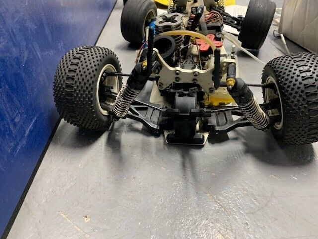 Thunder tiger dt10 nitro monster truck with hitec ranger 2 controller