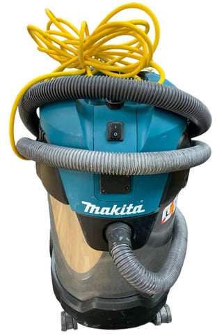 Makita Vacuum Cleaner VC3011L Industrial Vacuum Carpet Cleaner | in  Blackburn, Lancashire | Gumtree