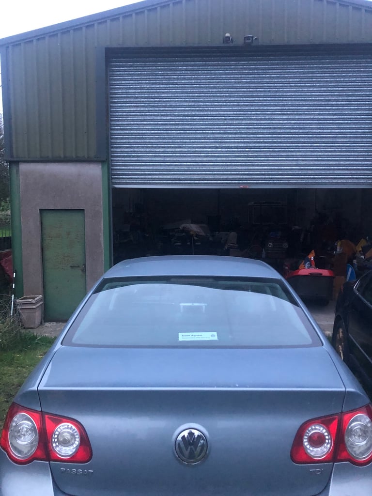 Volkswagen, PASSAT, Saloon, 2010, Manual, 1968 (cc),4 doors - Image 4