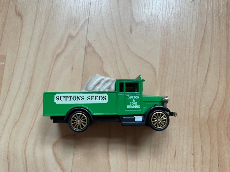 Bundle of die-cast models 