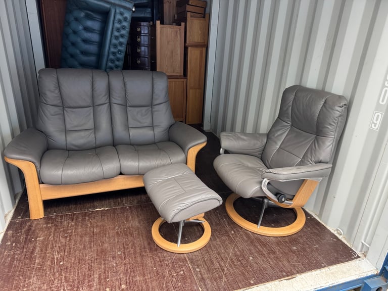 image for Ekornes Stressless Leather Reclining Grey Suite Signature Chair