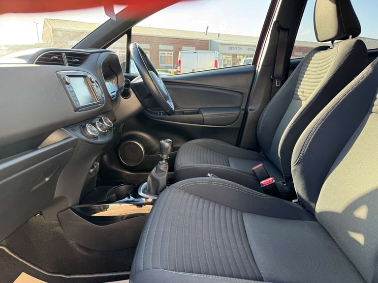 2017 Toyota Yaris 1.3 Yaris Design VVT-i 5dr - NATIONAL DELIVERY* Hatchback Petrol Manual