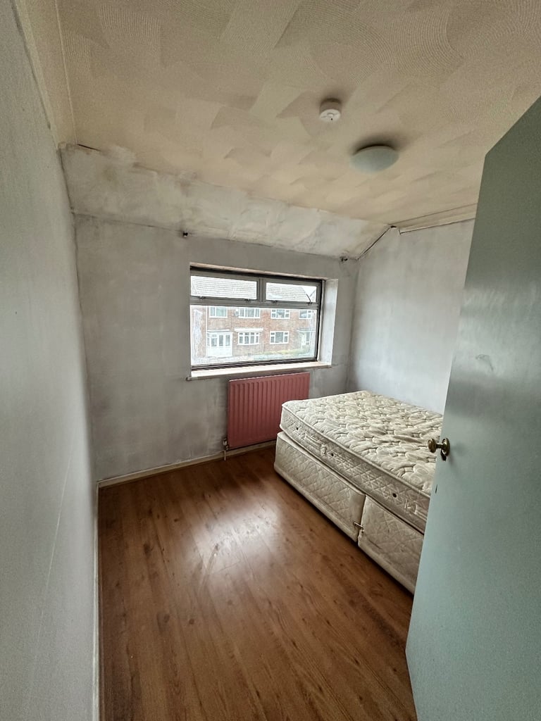 3 Bed 2 Reception LU4