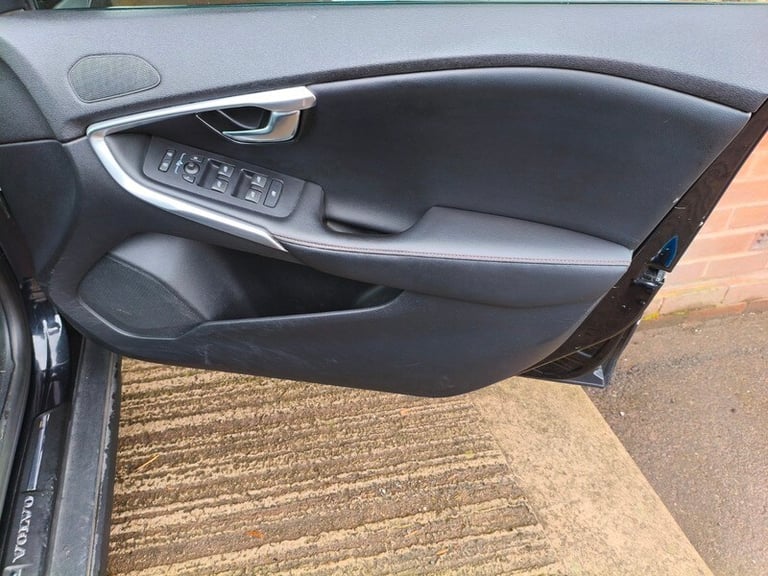 Volvo V40 D2 CROSS COUNTRY LUX