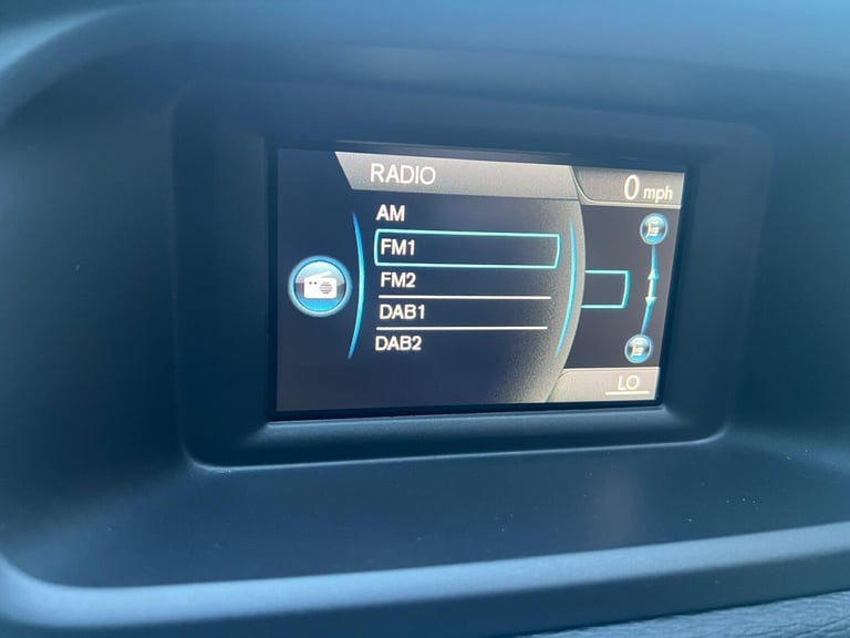 2018 Volvo V40 2.0 T2 R-Design Euro 6 (s/s) 5dr HATCHBACK Petrol Manual