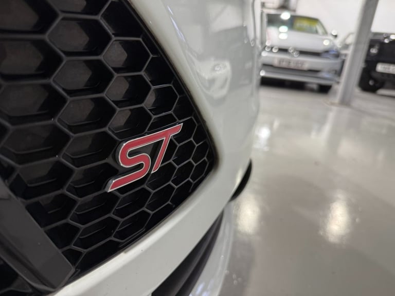 2013 Ford Focus 2.0T EcoBoost ST-3 Hatchback 5dr Petrol Manual Euro 5 s/s 250 ps Top Spec  Hatchb...