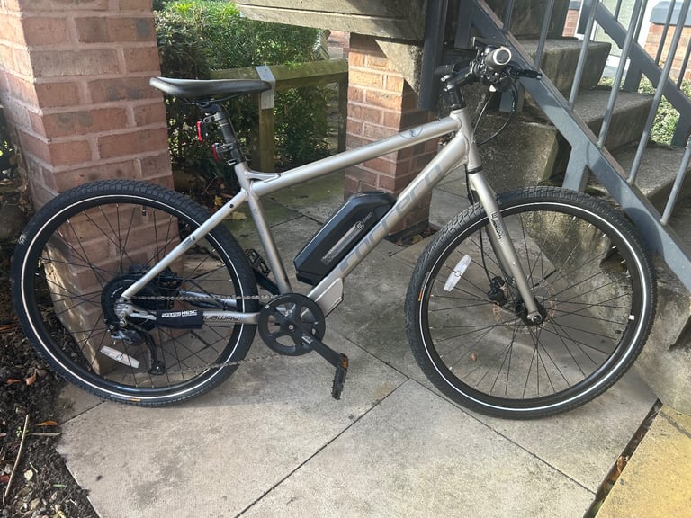 Carrera Subway E Men’s Electric Pedal Assist Bike. 27.5inch Wheel and 18inch frame.