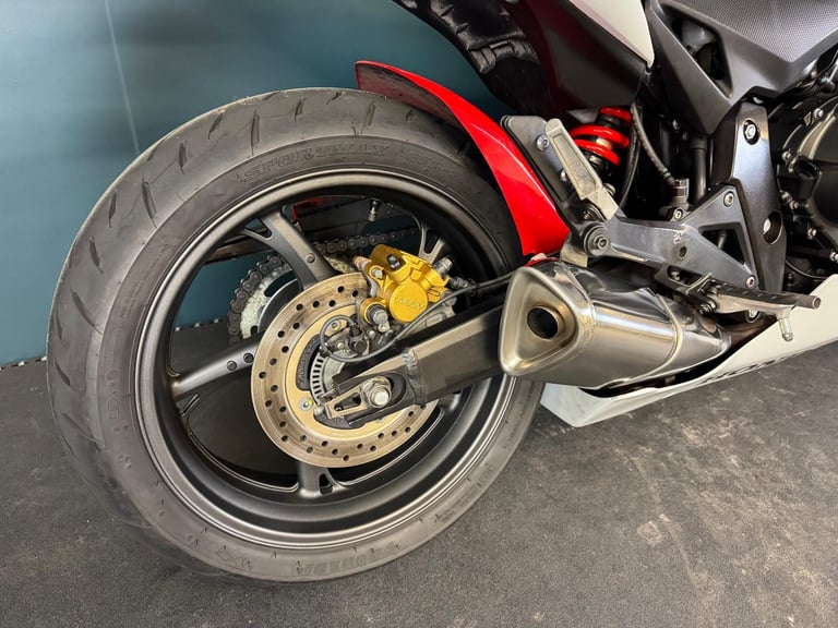 Honda CBR600F 2011 RED AND WHITE