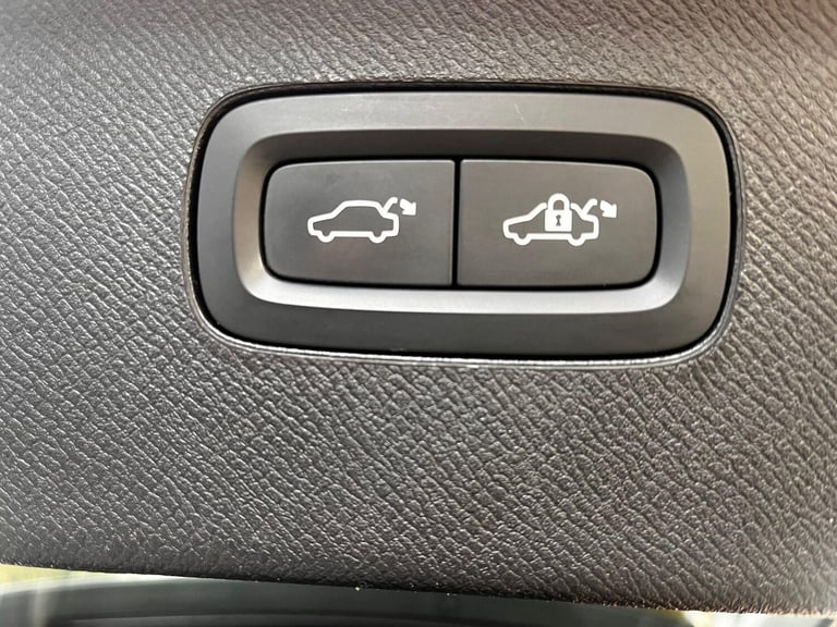 2023 Volvo XC90 2.0h T8 Recharge 18.8kWh Plus Auto 4WD Euro 6 (s/s) 5dr ESTATE Petrol/Electric Hy...