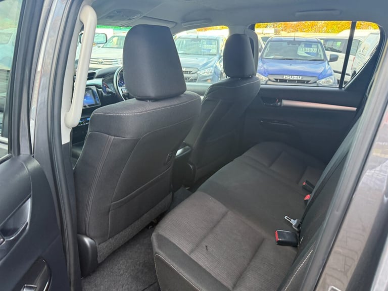 2018 Toyota Hilux Invincible D/Cab Pick Up 2.4 D-4D PICK UP DIESEL Manual