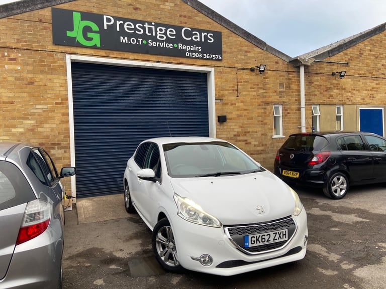 2012 Peugeot 208 1.2 VTi Allure Hatchback 5dr Petrol Manual Euro 5 (82 ps)