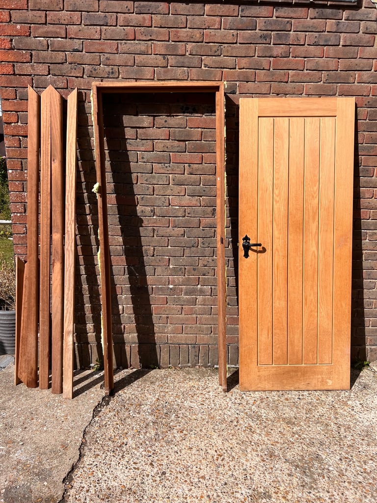 Howdens Dordogne Oak Pre-Finished Door with door lining