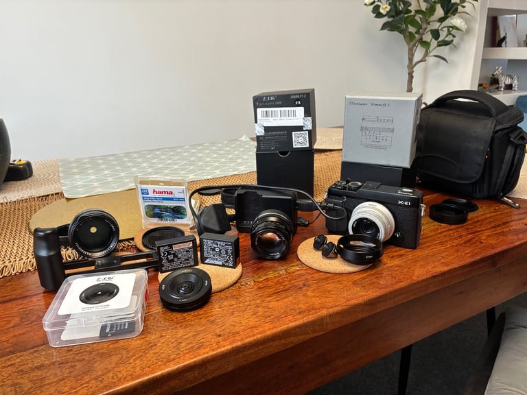 Fujifilm X Series X-E1 16.3 MP Digital Camera black - complete system 4 lenses